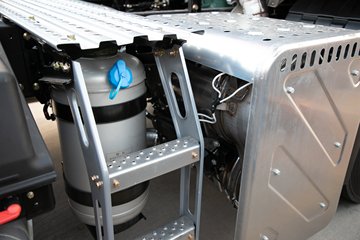 �ൺ���JH6 ������ 12.5L���� 580���� 6X4 һ�����12�� ǣ����ͼƬ