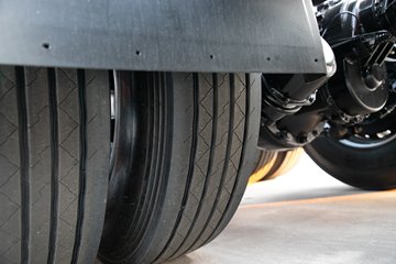 �ൺ���JH6 ������ 12.5L���� 580���� 6X4 һ�����12�� ǣ����ͼƬ