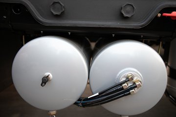 �ൺ���JH6 ������ 12.5L���� 580���� 6X4 һ�����12�� ǣ����ͼƬ