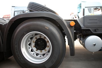 �ൺ���JH6 ������ 12.5L���� 580���� 6X4 һ�����12�� ǣ����ͼƬ