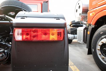 �ൺ���JH6 ������ 12.5L���� 580���� 6X4 һ�����12�� ǣ����ͼƬ