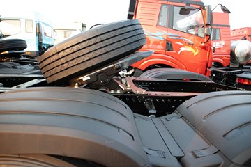 �ൺ���JH6 ������ 12.5L���� 580���� 6X4 һ�����12�� ǣ����ͼƬ