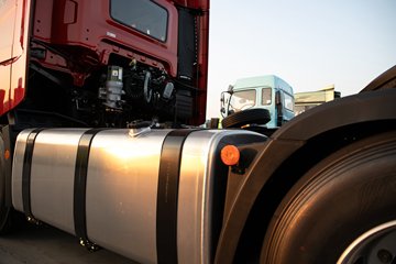 �ൺ���JH6 ������ 12.5L���� 580���� 6X4 һ�����12�� ǣ����ͼƬ