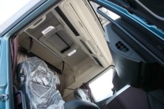 青岛解放 鹰途 商务舱 14.5L LNG 630马力 6X4 一汽解放12档 AMT自动档牵引车