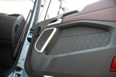 青岛解放 鹰途 商务舱 14.5L LNG 630马力 6X4 一汽解放12档 AMT自动档牵引车