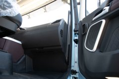 青岛解放 鹰途 商务舱 14.5L LNG 630马力 6X4 一汽解放12档 AMT自动档牵引车