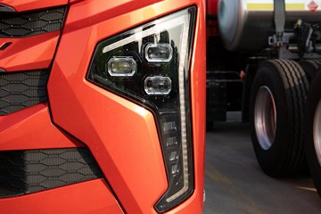 �ൺ��� ӥ�� ������ 14.6L LNG 630���� 6X4 ��ʿ��16�� AMT�Զ��� ǣ����ͼƬ