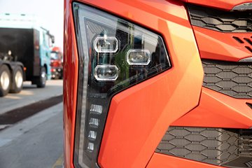 �ൺ��� ӥ�� ������ 14.6L LNG 630���� 6X4 ��ʿ��16�� AMT�Զ��� ǣ����ͼƬ