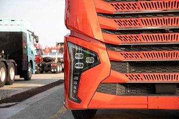 �ൺ��� ӥ�� ������ 14.6L LNG 630���� 6X4 ��ʿ��16�� AMT�Զ��� ǣ����ͼƬ