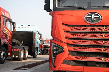 �ൺ��� ӥ�� ������ 14.6L LNG 630���� 6X4 ��ʿ��16�� AMT�Զ��� ǣ����ͼƬ