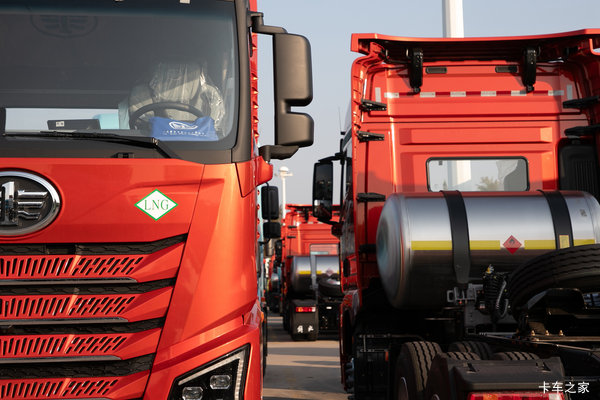 无锡市鹰航牵引车系列，打折优惠，降3万，赶快抢购！