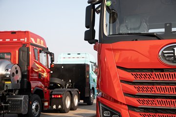 �ൺ��� ӥ�� ������ 14.6L LNG 630���� 6X4 ��ʿ��16�� AMT�Զ��� ǣ����ͼƬ