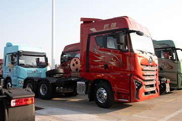 �ൺ��� ӥ�� ������ 14.6L LNG 630���� 6X4 ��ʿ��16�� AMT�Զ��� ǣ����ͼƬ