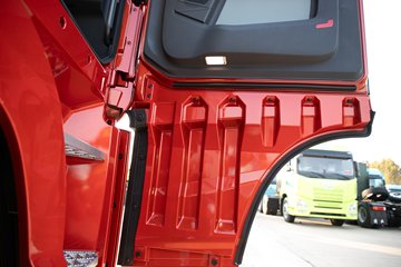 �ൺ��� ӥ�� ������ 14.6L LNG 630���� 6X4 ��ʿ��16�� AMT�Զ��� ǣ����ͼƬ