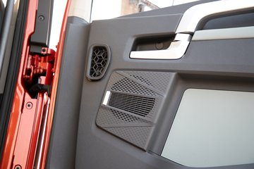 �ൺ��� ӥ�� ������ 14.6L LNG 630���� 6X4 ��ʿ��16�� AMT�Զ��� ǣ����ͼƬ