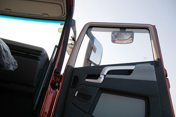 �ൺ��� ӥ�� ������ 14.6L LNG 630���� 6X4 ��ʿ��16�� AMT�Զ��� ǣ����ͼƬ