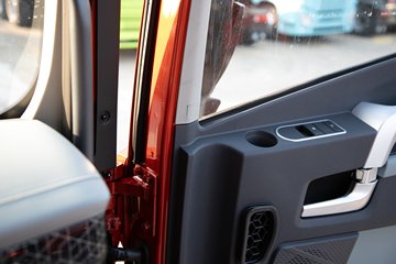 �ൺ��� ӥ�� ������ 14.6L LNG 630���� 6X4 ��ʿ��16�� AMT�Զ��� ǣ����ͼƬ