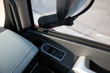 �ൺ��� ӥ�� ������ 14.6L LNG 630���� 6X4 ��ʿ��16�� AMT�Զ��� ǣ����ͼƬ