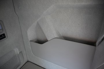 �ൺ��� ӥ�� ������ 14.6L LNG 630���� 6X4 ��ʿ��16�� AMT�Զ��� ǣ����ͼƬ