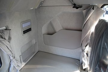 �ൺ��� ӥ�� ������ 14.6L LNG 630���� 6X4 ��ʿ��16�� AMT�Զ��� ǣ����ͼƬ