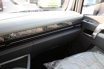 �ൺ��� ӥ�� ������ 14.6L LNG 630���� 6X4 ��ʿ��16�� AMT�Զ��� ǣ����ͼƬ