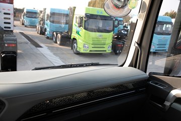 �ൺ��� ӥ�� ������ 14.6L LNG 630���� 6X4 ��ʿ��16�� AMT�Զ��� ǣ����ͼƬ