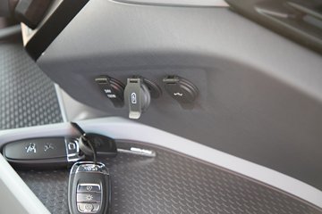 �ൺ��� ӥ�� ������ 14.6L LNG 630���� 6X4 ��ʿ��16�� AMT�Զ��� ǣ����ͼƬ