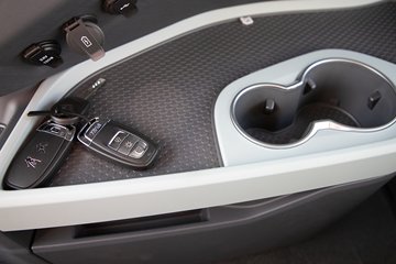 �ൺ��� ӥ�� ������ 14.6L LNG 630���� 6X4 ��ʿ��16�� AMT�Զ��� ǣ����ͼƬ