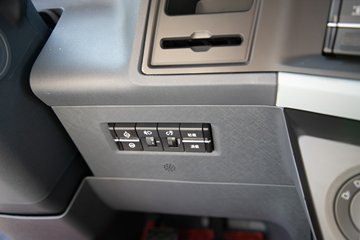 �ൺ��� ӥ�� ������ 14.6L LNG 630���� 6X4 ��ʿ��16�� AMT�Զ��� ǣ����ͼƬ