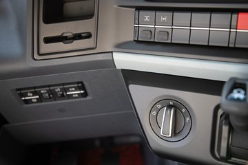 �ൺ��� ӥ�� ������ 14.6L LNG 630���� 6X4 ��ʿ��16�� AMT�Զ��� ǣ����ͼƬ