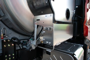 �ൺ��� ӥ�� ������ 14.6L LNG 630���� 6X4 ��ʿ��16�� AMT�Զ��� ǣ����ͼƬ