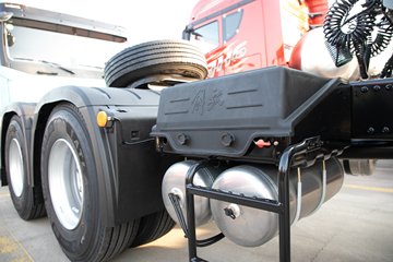 �ൺ��� ӥ�� ������ 14.6L LNG 630���� 6X4 ��ʿ��16�� AMT�Զ��� ǣ����ͼƬ