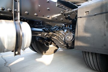 �ൺ��� ӥ�� ������ 14.6L LNG 630���� 6X4 ��ʿ��16�� AMT�Զ��� ǣ����ͼƬ