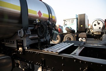 �ൺ��� ӥ�� ������ 14.6L LNG 630���� 6X4 ��ʿ��16�� AMT�Զ��� ǣ����ͼƬ