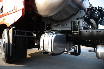 �ൺ��� ӥ�� ������ 14.6L LNG 630���� 6X4 ��ʿ��16�� AMT�Զ��� ǣ����ͼƬ