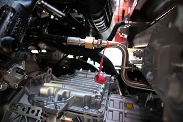 �ൺ��� ӥ�� ������ 14.6L LNG 630���� 6X4 ��ʿ��16�� AMT�Զ��� ǣ����ͼƬ