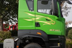 青岛解放 鹰驰 8.2L柴油 380马力 8X4 法士特12档 平顶 5.6米自卸车