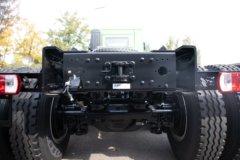 青岛解放 鹰驰 8.2L柴油 380马力 8X4 法士特12档 平顶 5.6米自卸车