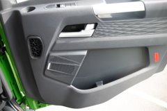 青岛解放 鹰驰 8.2L柴油 380马力 8X4 法士特12档 平顶 5.6米自卸车