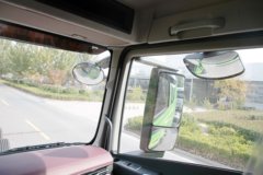 青岛解放 鹰驰 8.2L柴油 380马力 8X4 法士特12档 平顶 5.6米自卸车