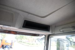 青岛解放 鹰驰 8.2L柴油 380马力 8X4 法士特12档 平顶 5.6米自卸车