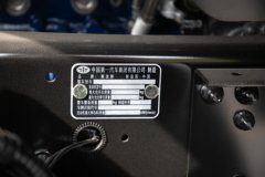 青岛解放 鹰驰 8.2L柴油 380马力 8X4 法士特12档 平顶 5.6米自卸车