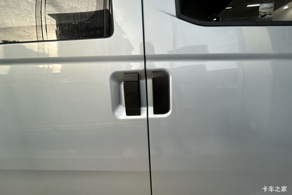 购跨越星光电动封闭厢货 享高达0.18万优惠