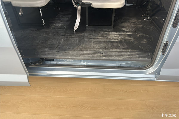 购跨越星光电动封闭厢货 享高达1.4万优惠