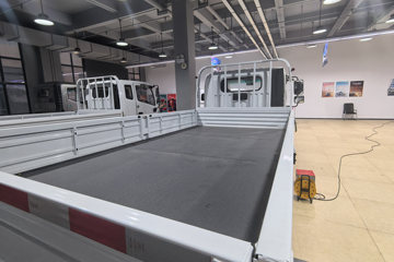 ���� ������D6-M ���ܰ� 142���� 4.17�׵��������ῨͼƬ