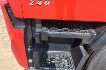 �������KR ��Ӣ�� 4.8L���� 240���� 4X2 ��ʿ��8�� 6.8�������ػ���ͼƬ