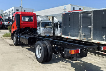 �������KR ��Ӣ�� 4.8L���� 240���� 4X2 ��ʿ��8�� 6.8�������ػ���ͼƬ