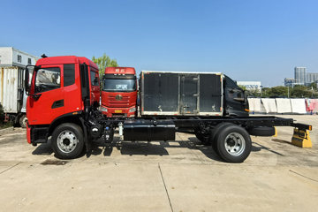 �������KR ��Ӣ�� 4.8L���� 240���� 4X2 ��ʿ��8�� 6.8�������ػ���ͼƬ