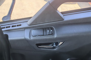 �������KR ��Ӣ�� 4.8L���� 240���� 4X2 ��ʿ��8�� 6.8�������ػ���ͼƬ