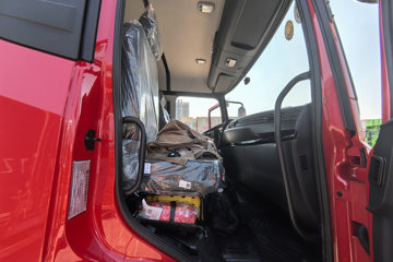 �������KR ��Ӣ�� 4.8L���� 240���� 4X2 ��ʿ��8�� 6.8�������ػ���ͼƬ